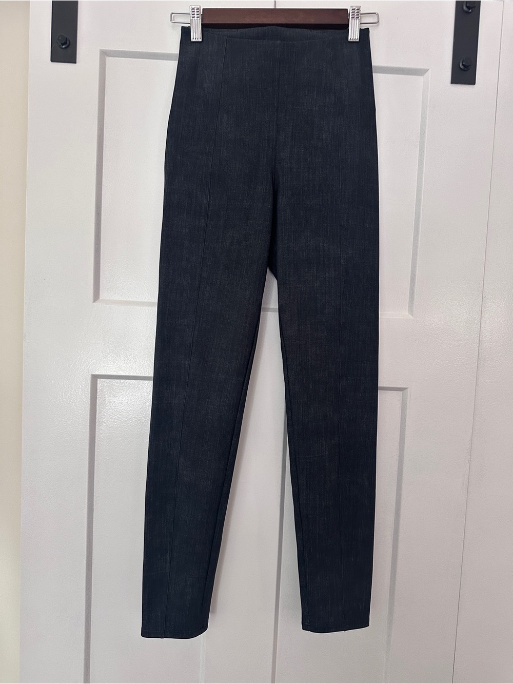 Lululemon women’s Here to There high rise 7/8 pants. Size 4